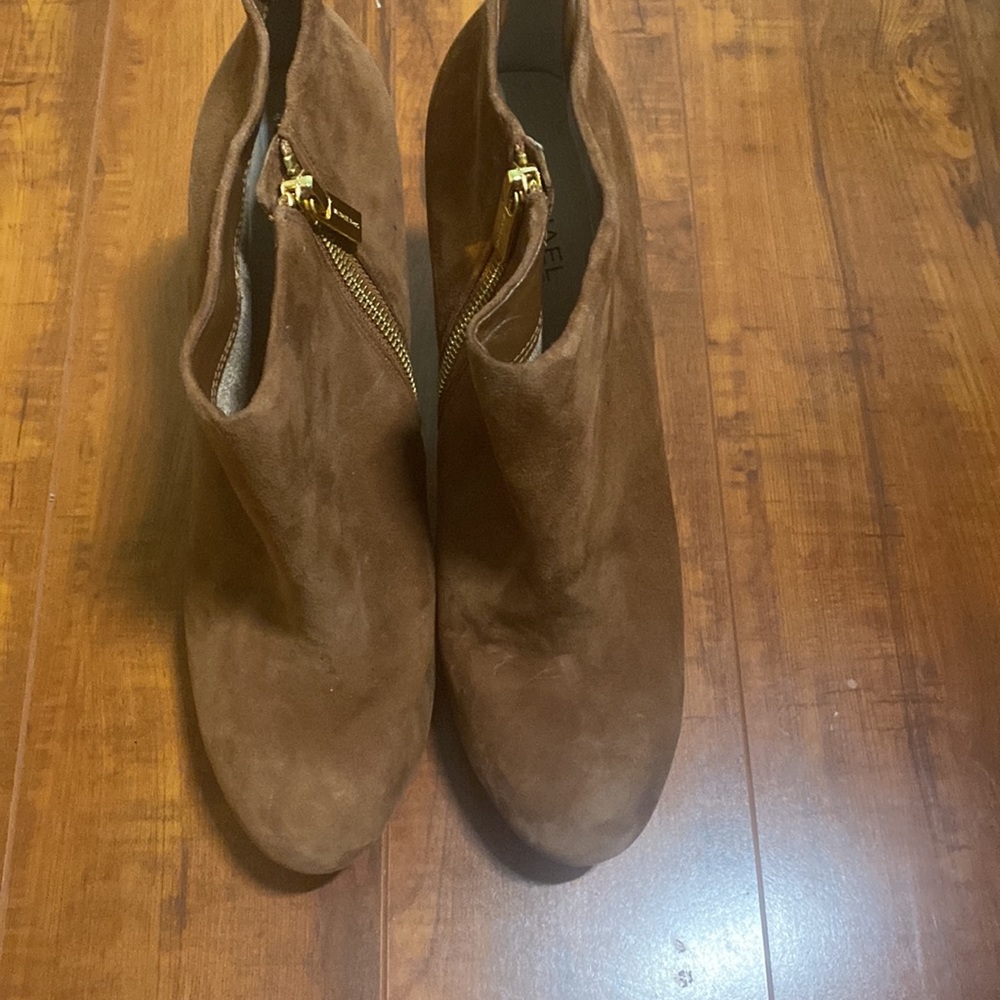 NEW MICHAEL MICHAEL KORS SUEDE HEEL BOOTIE - Picture 8 of 16